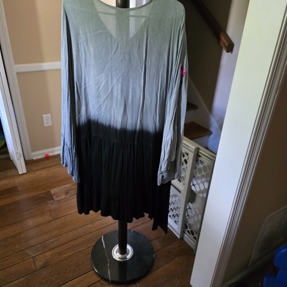 Embroidered tunic - Picture 1 of 4